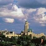 What is the history of Université de Montreal?4