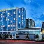 what hotels are near vancouver airport with airport shuttle4