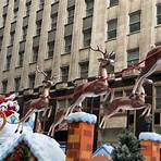 crowd line up for philadelphia thanksgiving day parade4