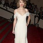 singer taylor swift arrives th country music association photo3
