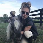 Does Kaley Cuoco have a dog?2