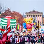 crowd line up for philadelphia thanksgiving day parade1