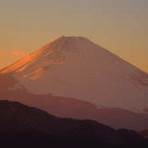 What attractions can be found around Mount Fuji?1