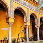 what is the name of the palace in spain granada and seville near1
