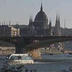 where is budapest located in which country in the middle4
