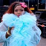 What genre of music does Lizzo sing?4